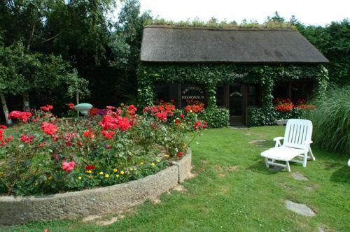 Logis Hotel Restaurant Manoir De L'Acherie Sainte-Cécile Esterno foto