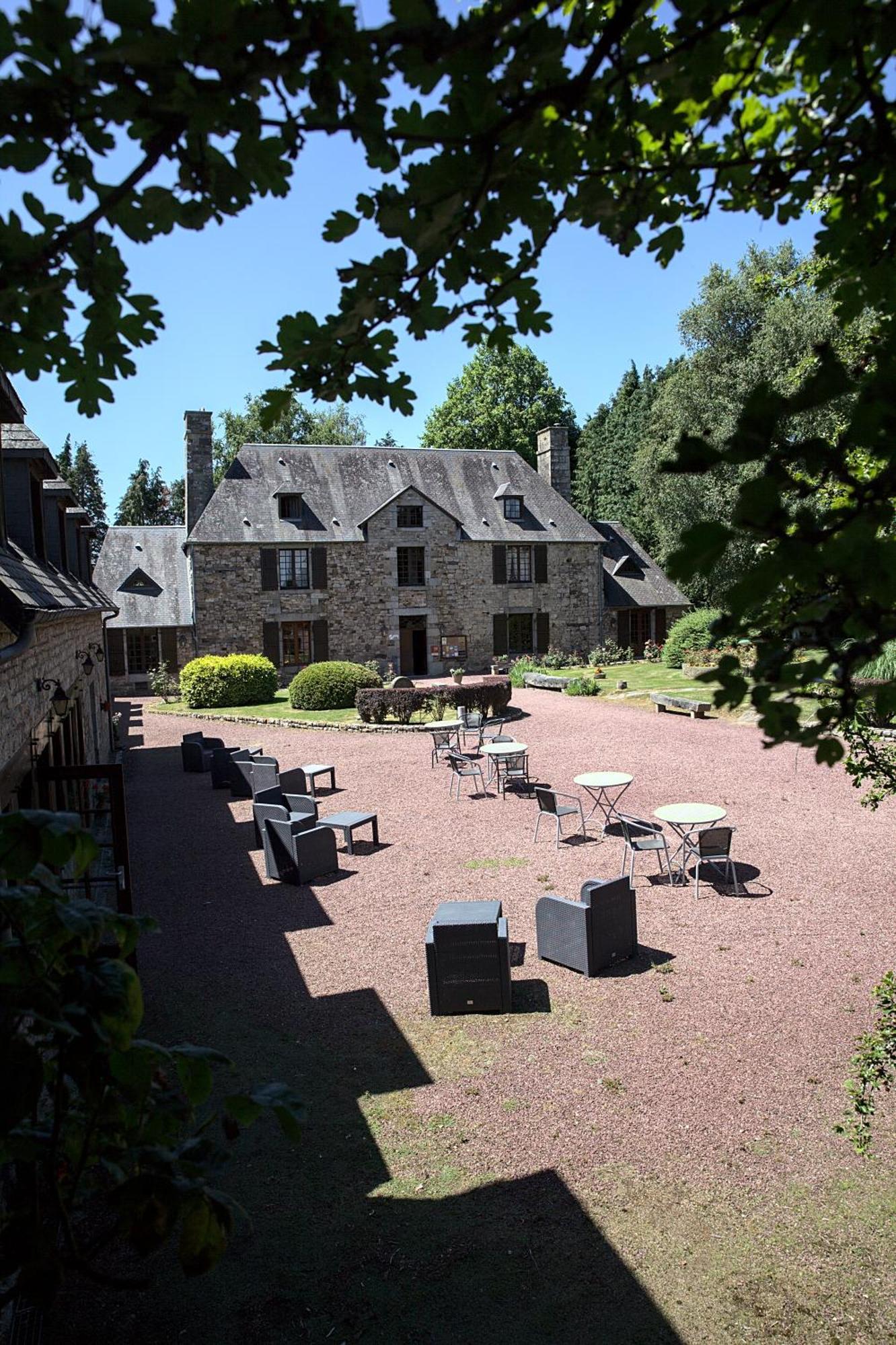 Logis Hotel Restaurant Manoir De L'Acherie Sainte-Cécile Esterno foto