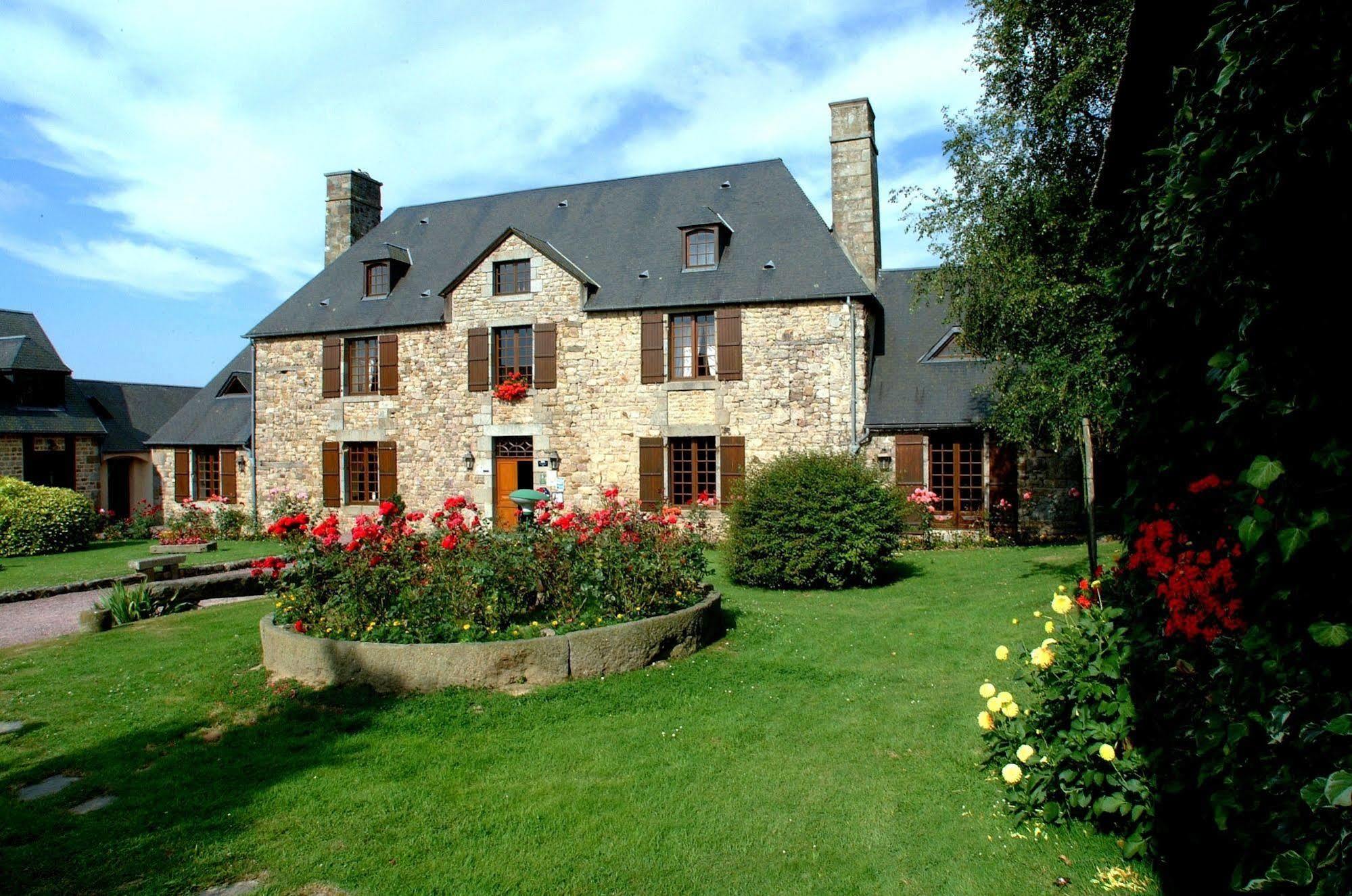 Logis Hotel Restaurant Manoir De L'Acherie Sainte-Cécile Esterno foto
